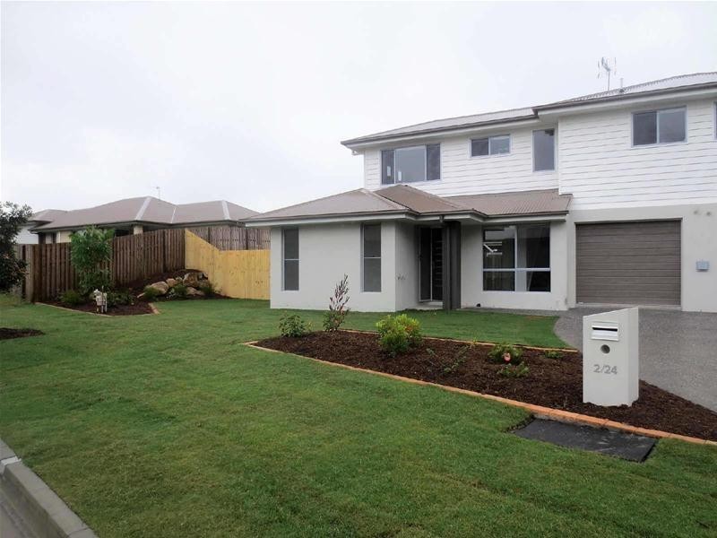 2/24  Cirrus Way, Coomera QLD 4209