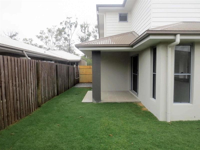 2/24  Cirrus Way, Coomera QLD 4209