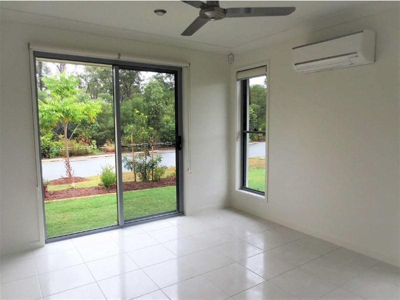 2/24  Cirrus Way, Coomera QLD 4209