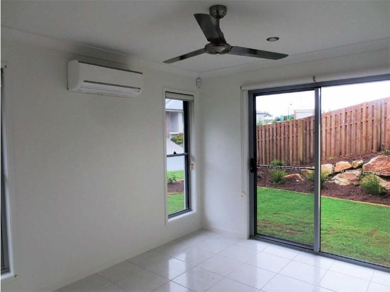 2/24  Cirrus Way, Coomera QLD 4209