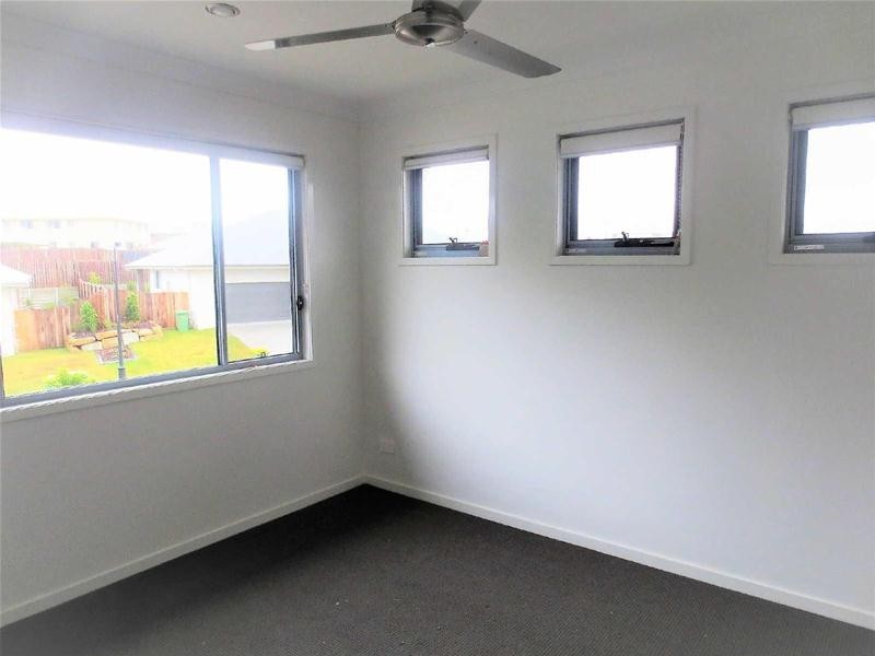 2/24  Cirrus Way, Coomera QLD 4209