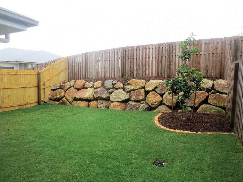 2/24  Cirrus Way, Coomera QLD 4209