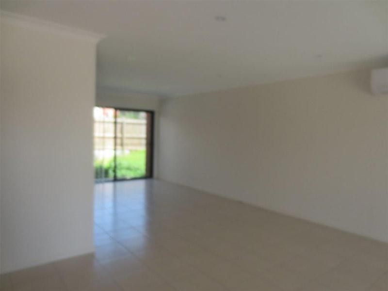 1/33 Chrome Drive, Pimpama QLD 4209