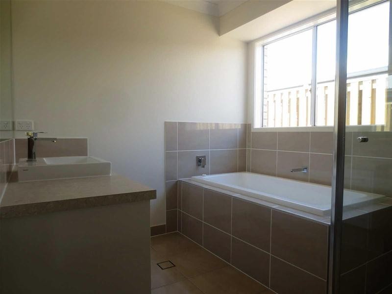 12 Ningaloo Drive, Pimpama QLD 4209