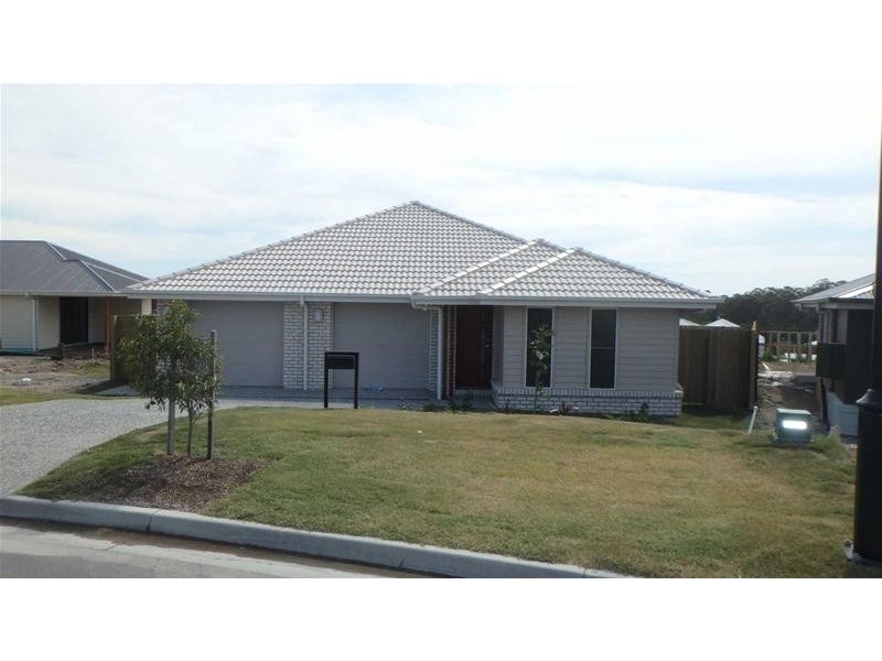 2/4  McWilliam Street, Pimpama QLD 4209