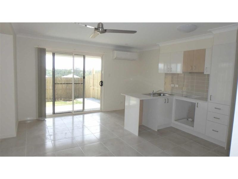 2/4  McWilliam Street, Pimpama QLD 4209