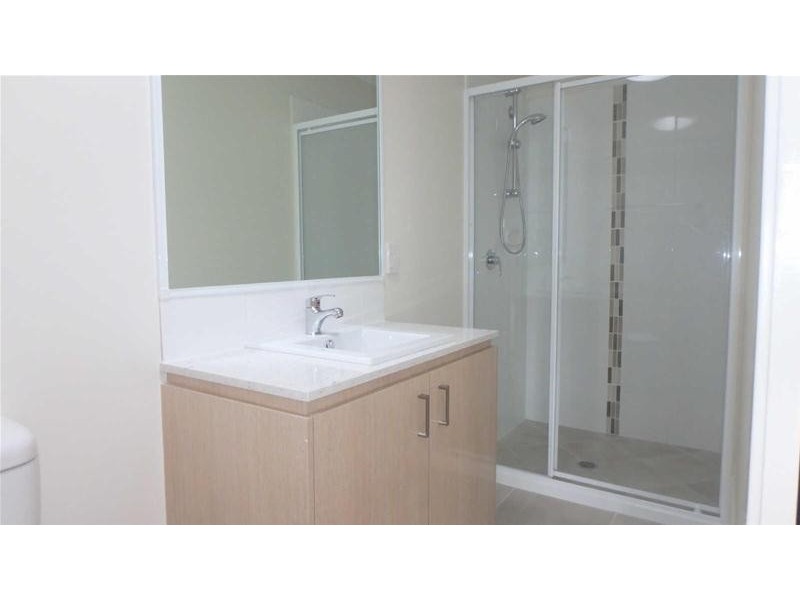 2/4  McWilliam Street, Pimpama QLD 4209