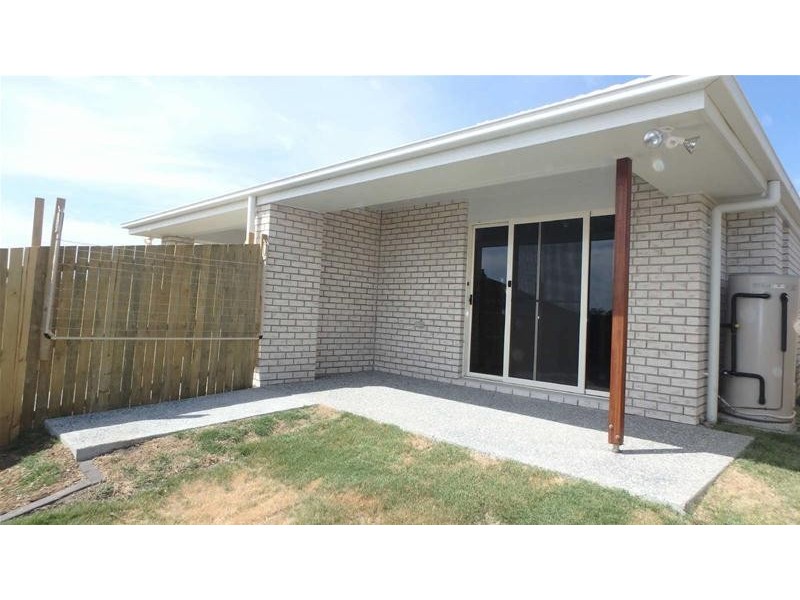 2/4  McWilliam Street, Pimpama QLD 4209