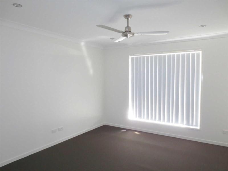 8 Sienna Crescent, Pimpama QLD 4209