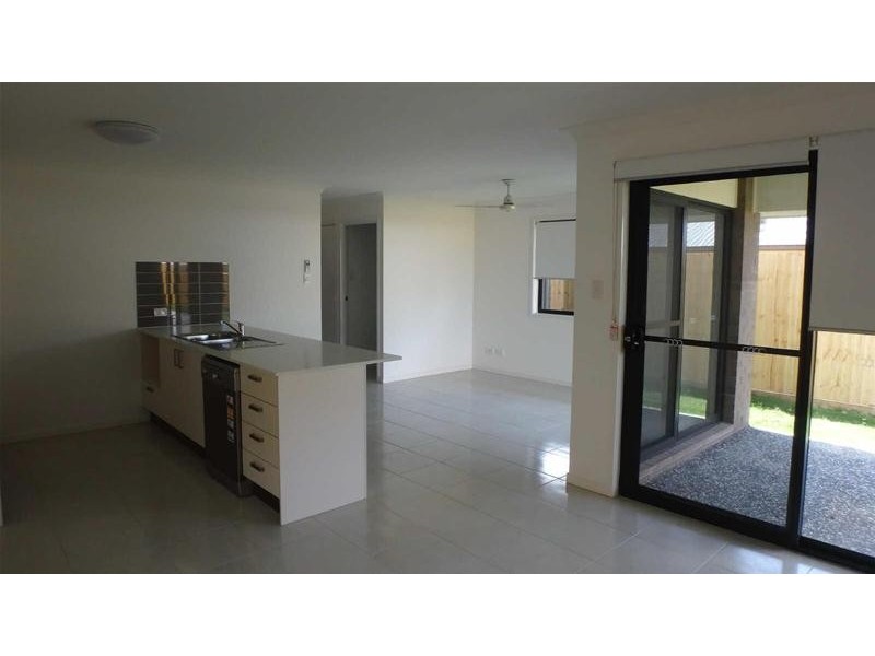 10  Ferngrove Street, Pimpama QLD 4209