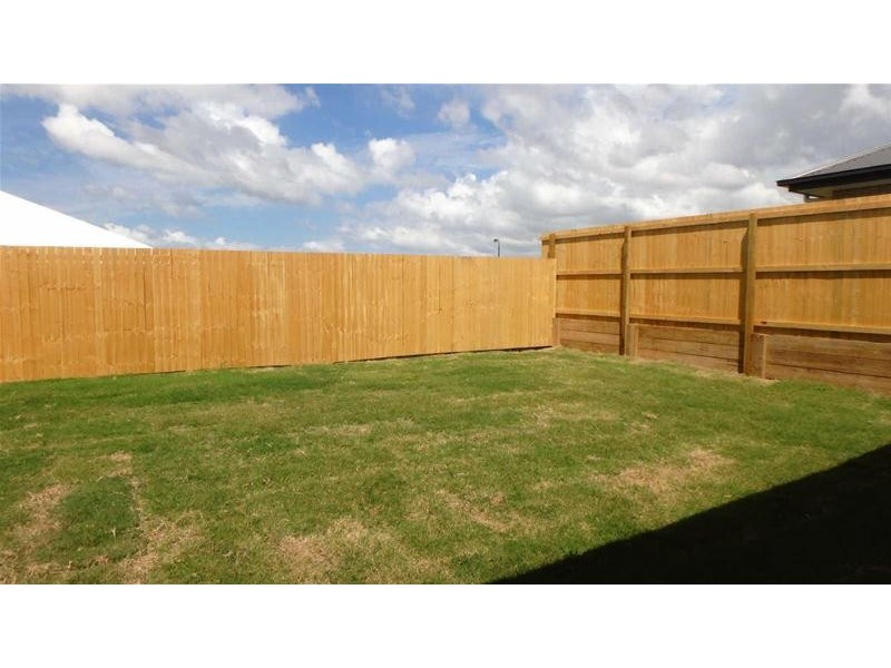 10  Ferngrove Street, Pimpama QLD 4209