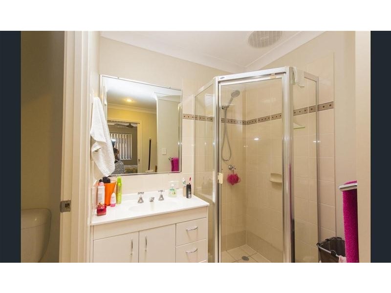 2/5 Schmarr Avenue, Upper Coomera QLD 4209