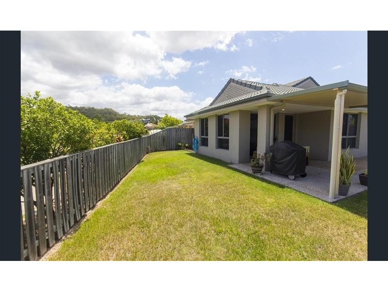 2/5 Schmarr Avenue, Upper Coomera QLD 4209