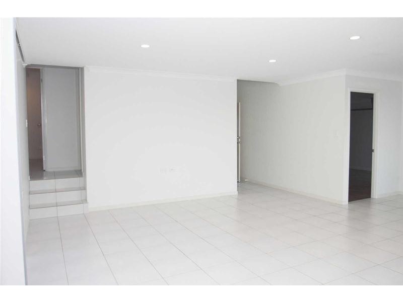 1/60  Annabelle Crescent, Upper Coomera QLD 4209