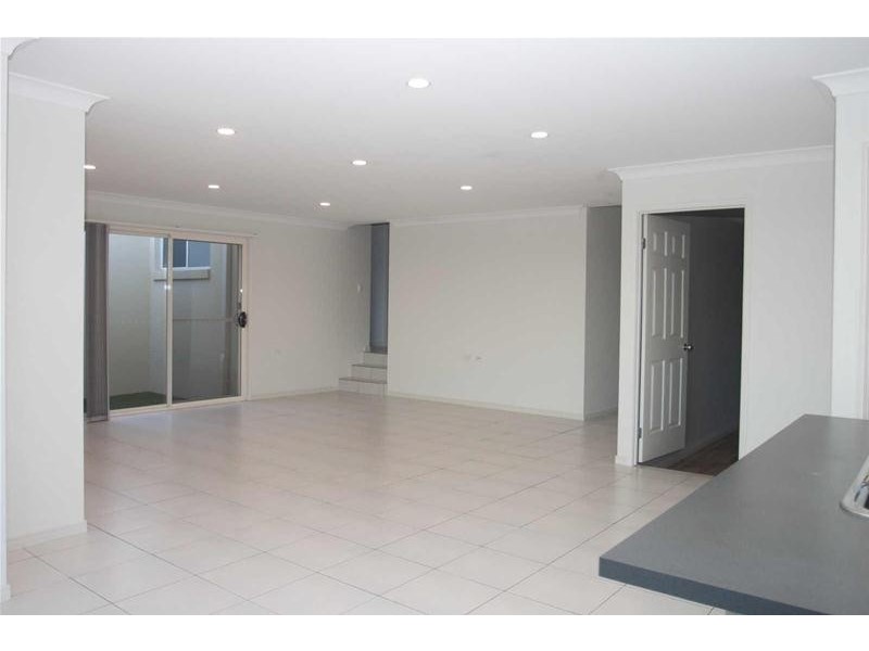 1/60  Annabelle Crescent, Upper Coomera QLD 4209