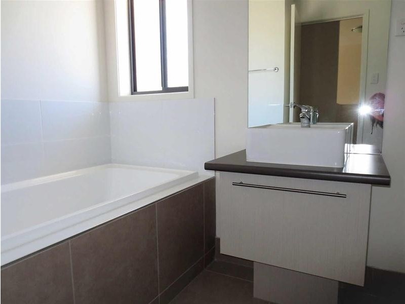 2/7  Lilly Pilly Drive, Coomera QLD 4209