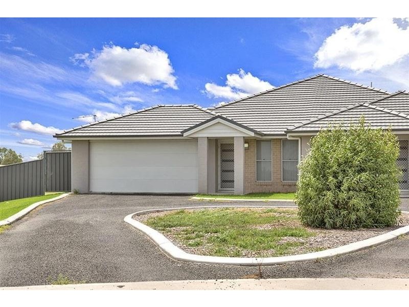 1/51-53 Silversmith Place, Gunnedah NSW 2380