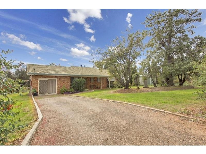 8 Pinehill Road, Gunnedah NSW 2380
