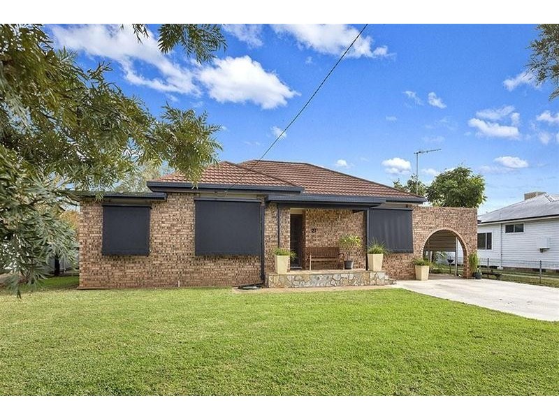 27 Eighth Divisional Memorial Avenue, Gunnedah NSW 2380