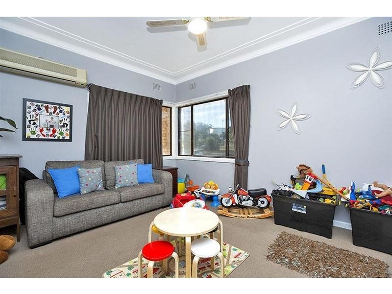 27 Eighth Divisional Memorial Avenue, Gunnedah NSW 2380