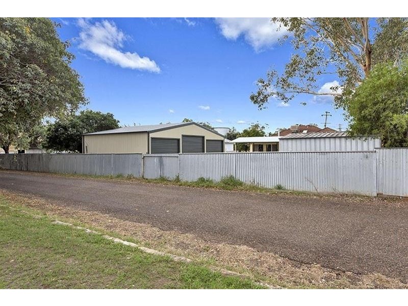 27 Eighth Divisional Memorial Avenue, Gunnedah NSW 2380