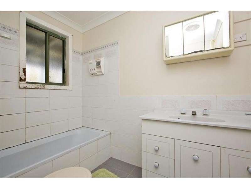 18 Breeza Street, Carroll NSW 2340