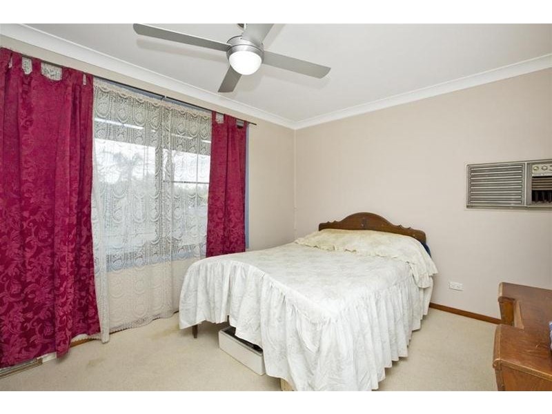 18 Breeza Street, Carroll NSW 2340