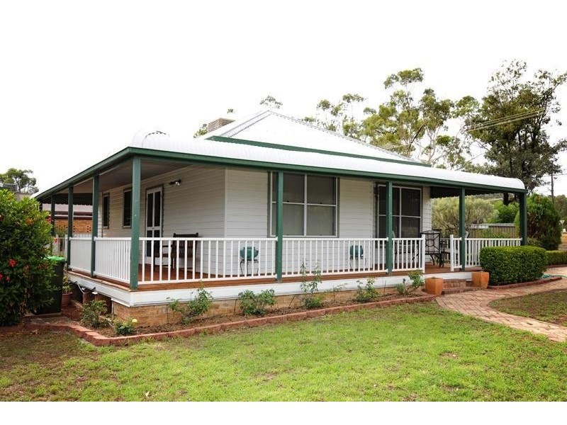 8 Lawson Av, Gunnedah NSW 2380