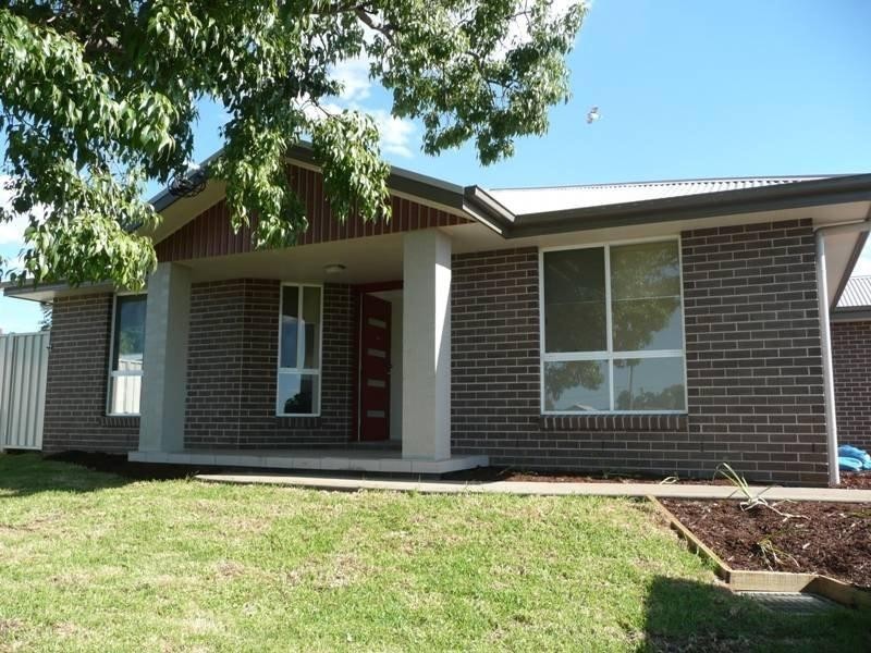 1/9 Bowen Avenue, Gunnedah NSW 2380