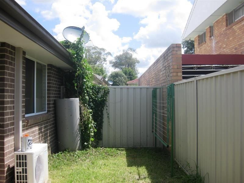 1/9 Bowen Avenue, Gunnedah NSW 2380