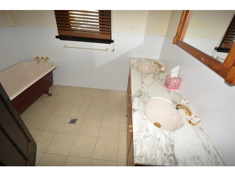 “Weona” Maitland Street, Gunnedah NSW 2380