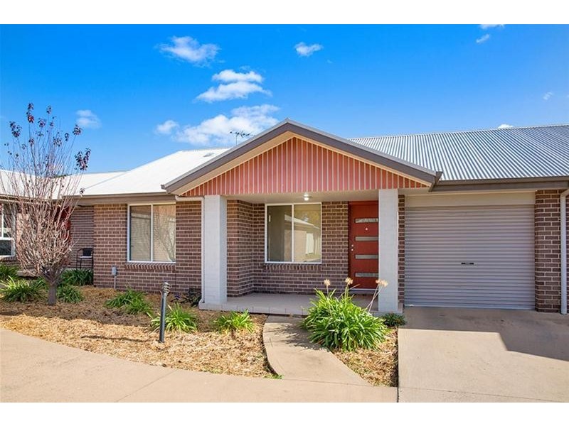 4/9 Bowen Avenue, Gunnedah NSW 2380