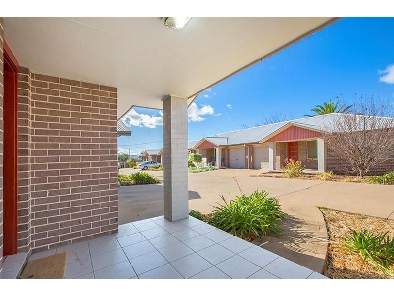 4/9 Bowen Avenue, Gunnedah NSW 2380