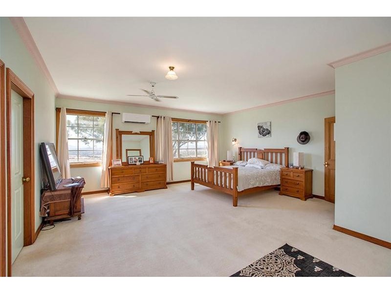 “Ridgelands”/8679 Oxley Highway, Gunnedah NSW 2380