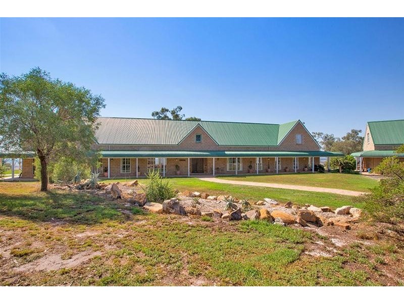 “Ridgelands”/8679 Oxley Highway, Gunnedah NSW 2380