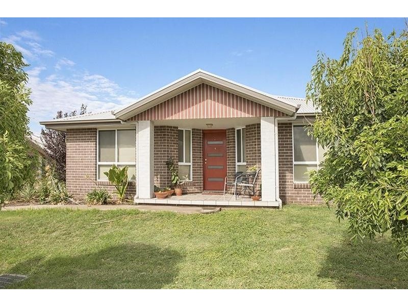 1/9 Bowen Avenue, Gunnedah NSW 2380