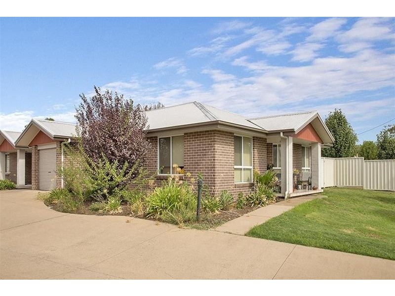 1/9 Bowen Avenue, Gunnedah NSW 2380