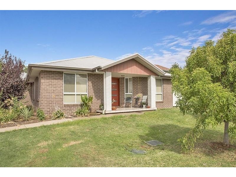 1/9 Bowen Avenue, Gunnedah NSW 2380