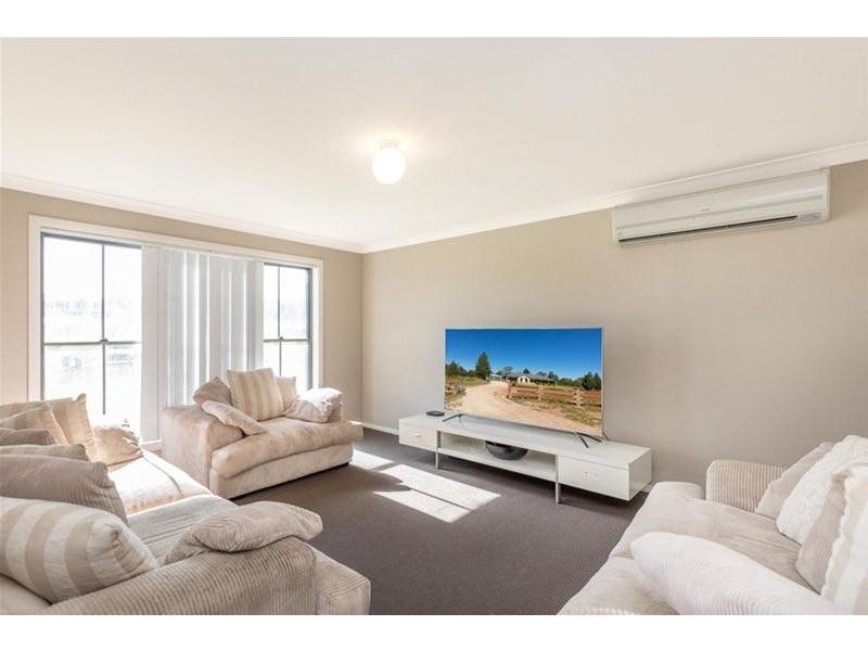 8 Harrie Rowland Place, Gunnedah NSW 2380