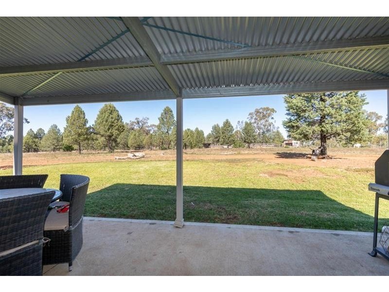 8 Harrie Rowland Place, Gunnedah NSW 2380