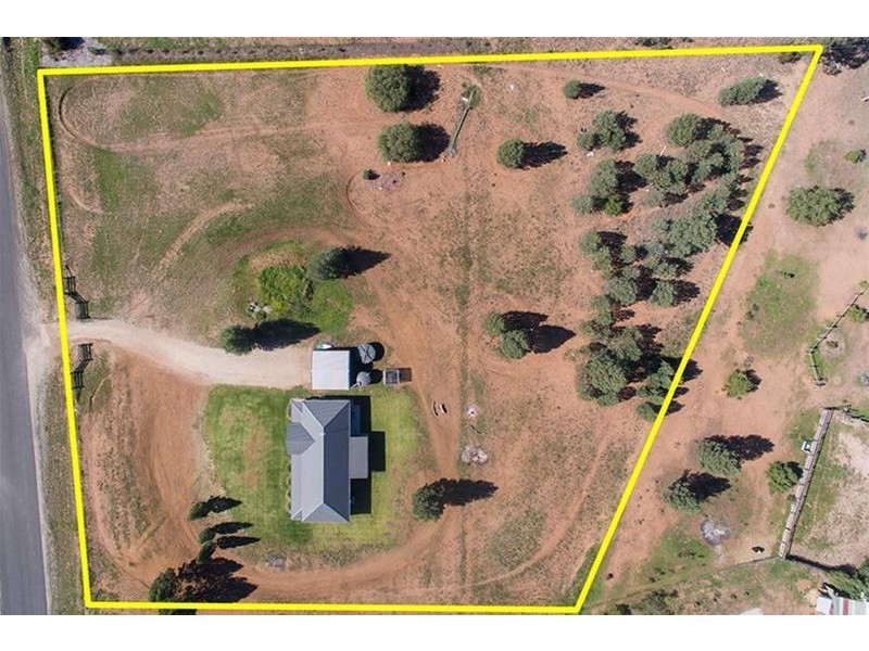 8 Harrie Rowland Place, Gunnedah NSW 2380