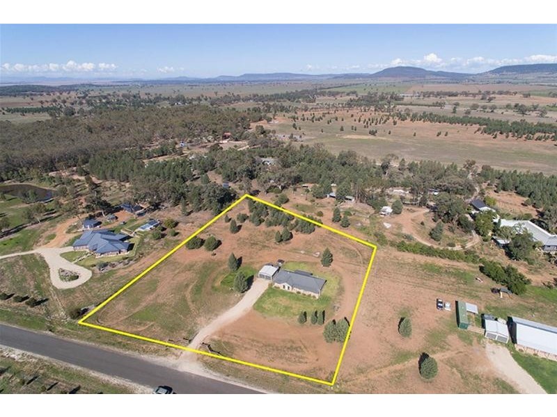 8 Harrie Rowland Place, Gunnedah NSW 2380