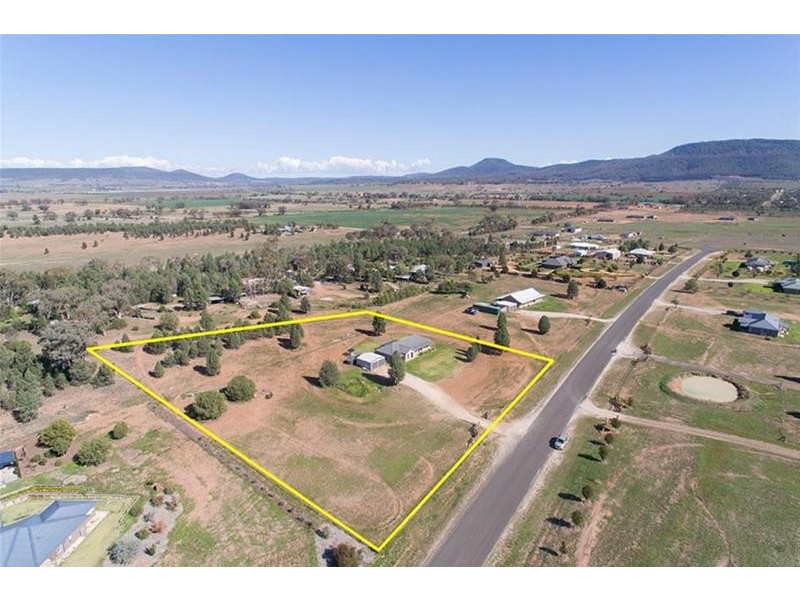 8 Harrie Rowland Place, Gunnedah NSW 2380