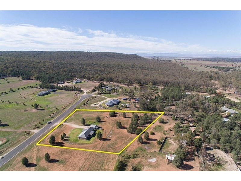 8 Harrie Rowland Place, Gunnedah NSW 2380