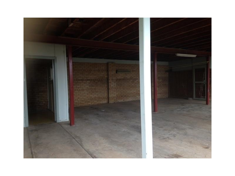 2/2  Greys Place, Gunnedah NSW 2380