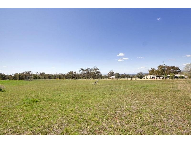 11 38-40 Bomera Street, Tambar Springs NSW 2381