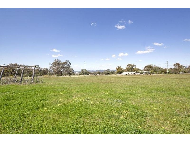 11 38-40 Bomera Street, Tambar Springs NSW 2381