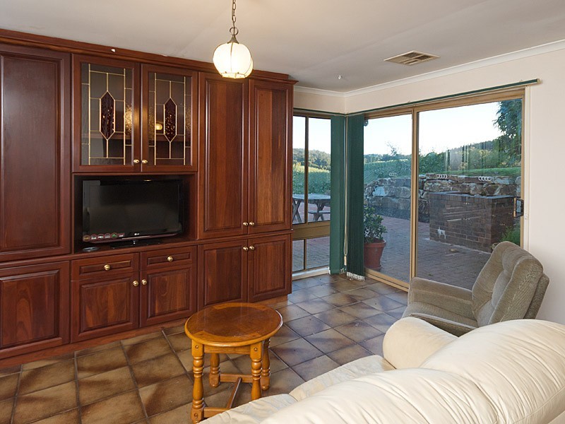 1 Hewletts Road, Forest Range SA 5139