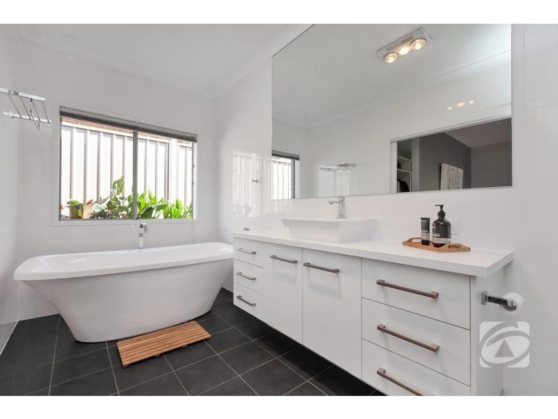 12 Highland Street, Mount Barker SA 5251