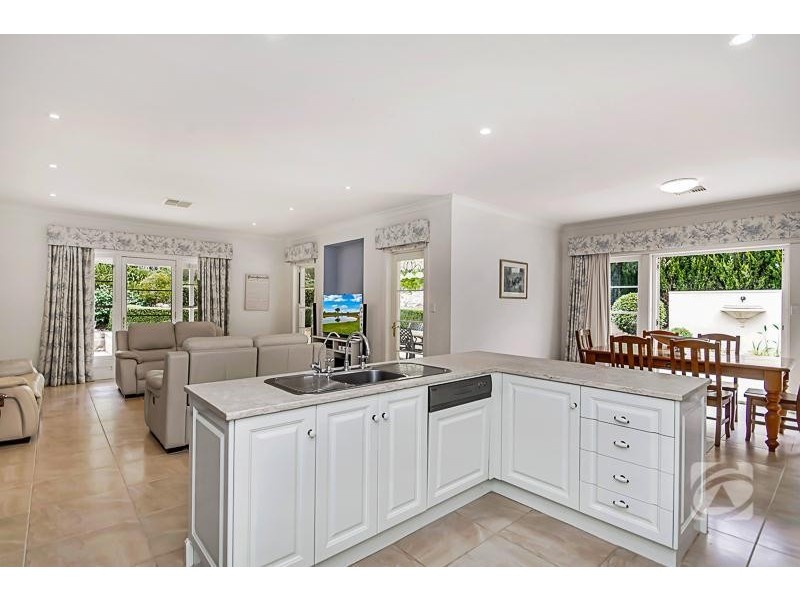 25 Waterford Avenue, Mount Barker SA 5251